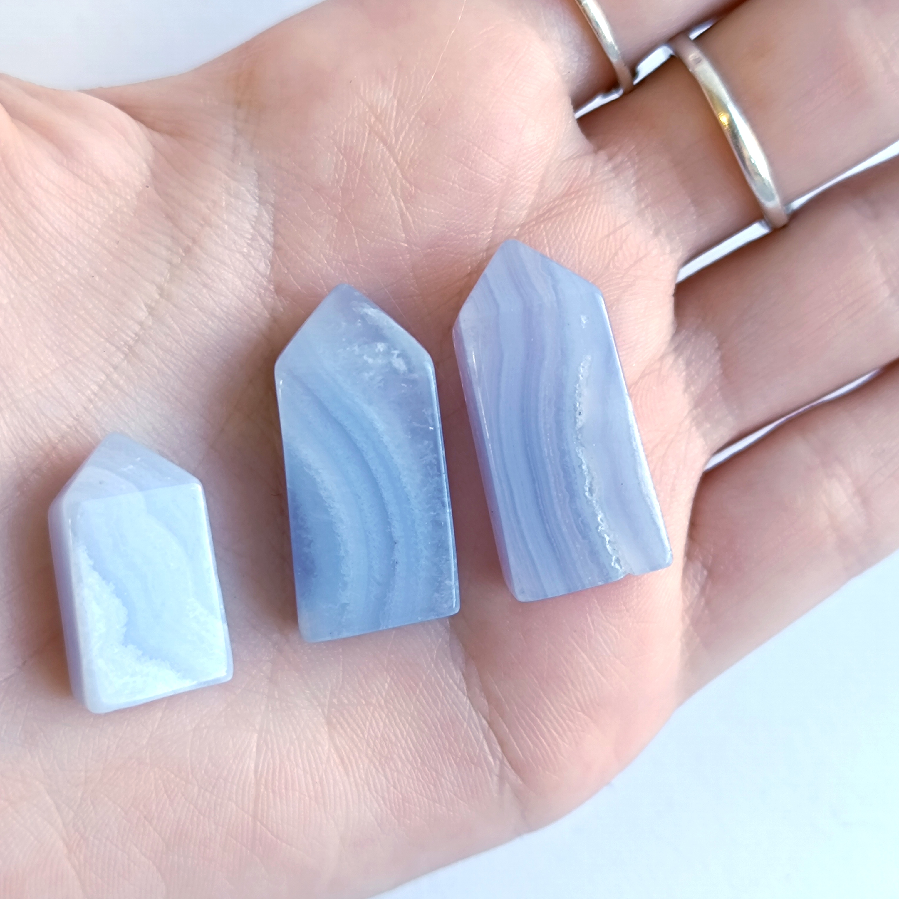 CHALCEDON obelisk mini různé velikosti
