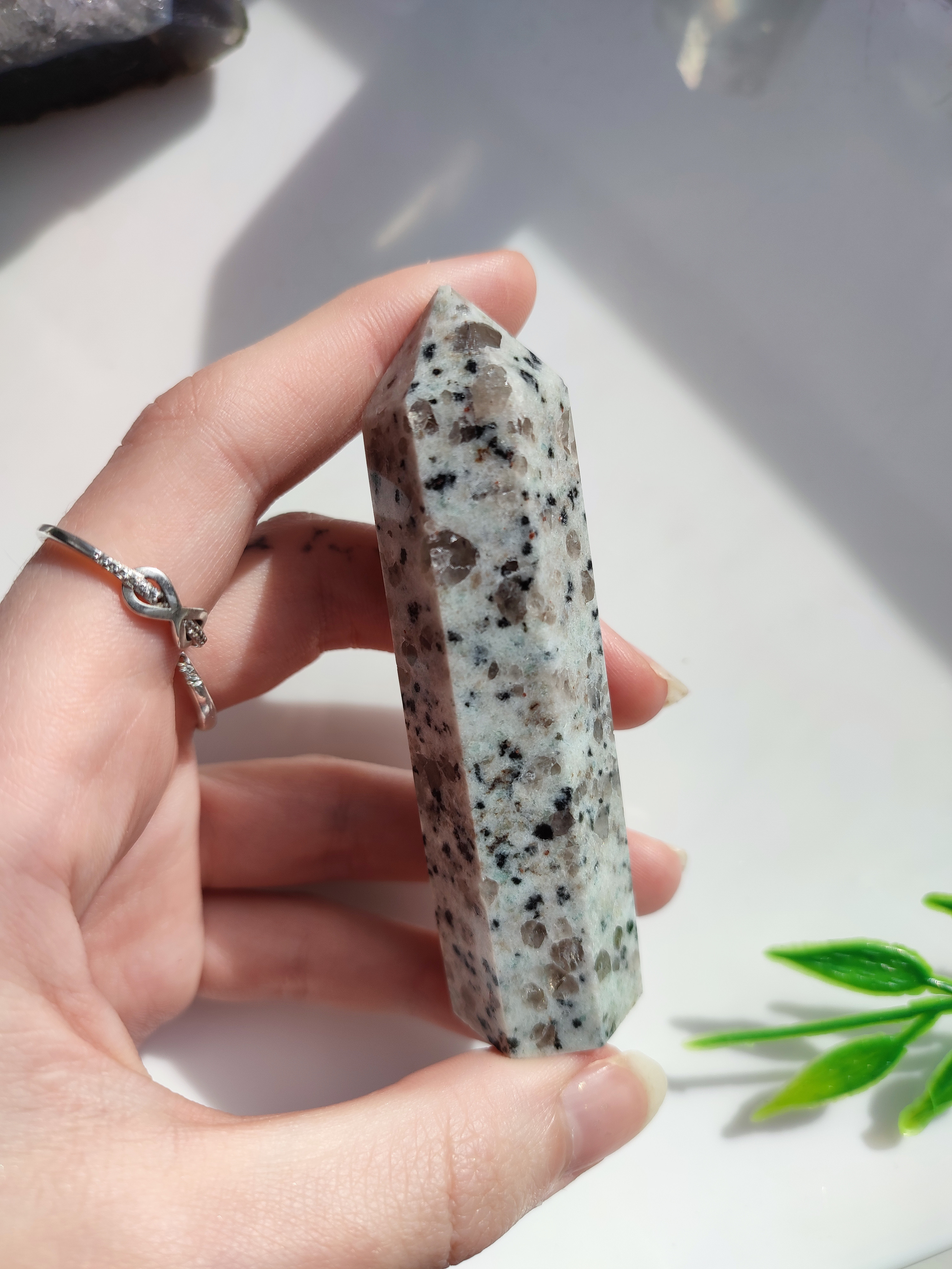 KIWI JASPIS obelisk č.1 74g