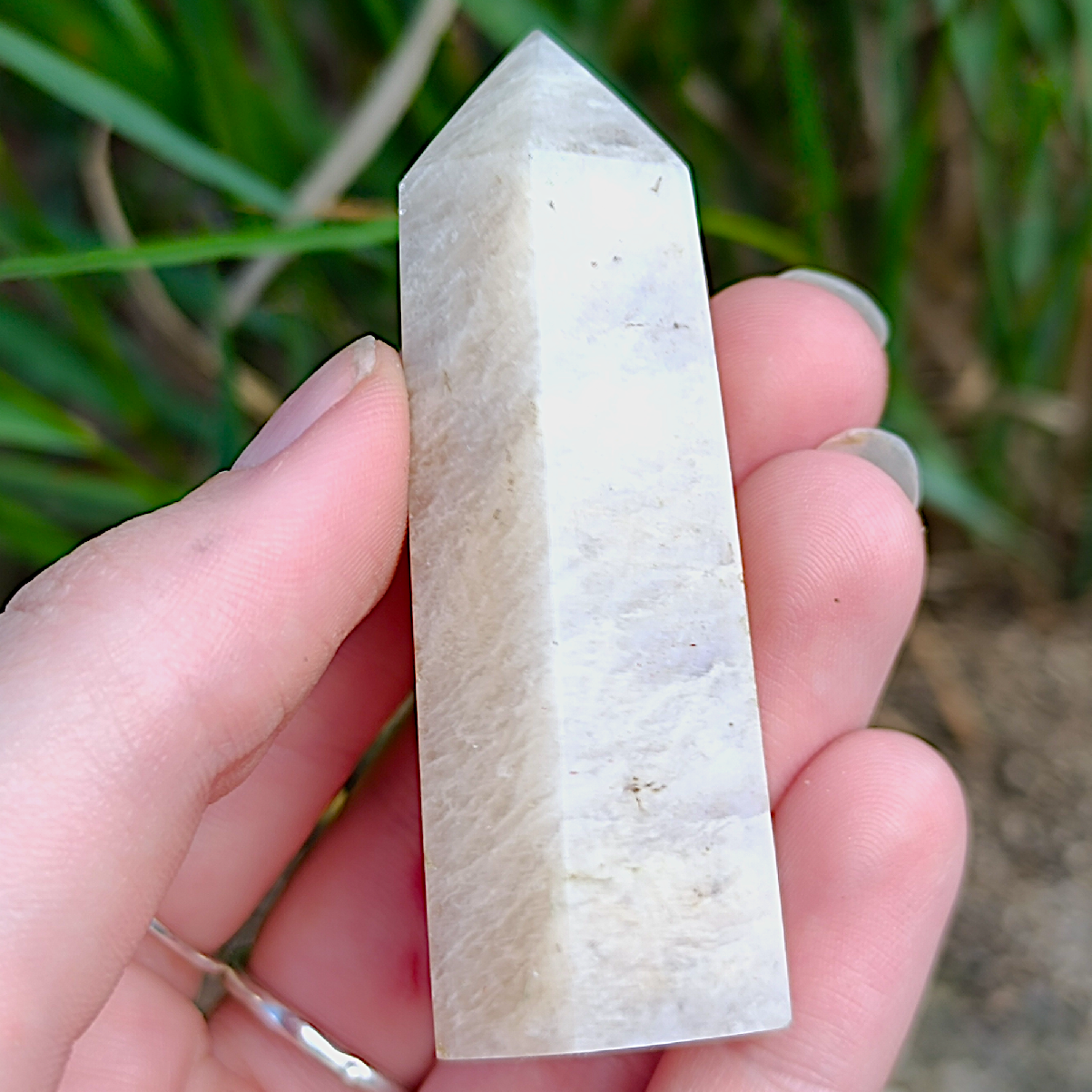 BROSKVOVÝ MĚSÍČNÍ KÁMEN obelisk č.4 45,7g