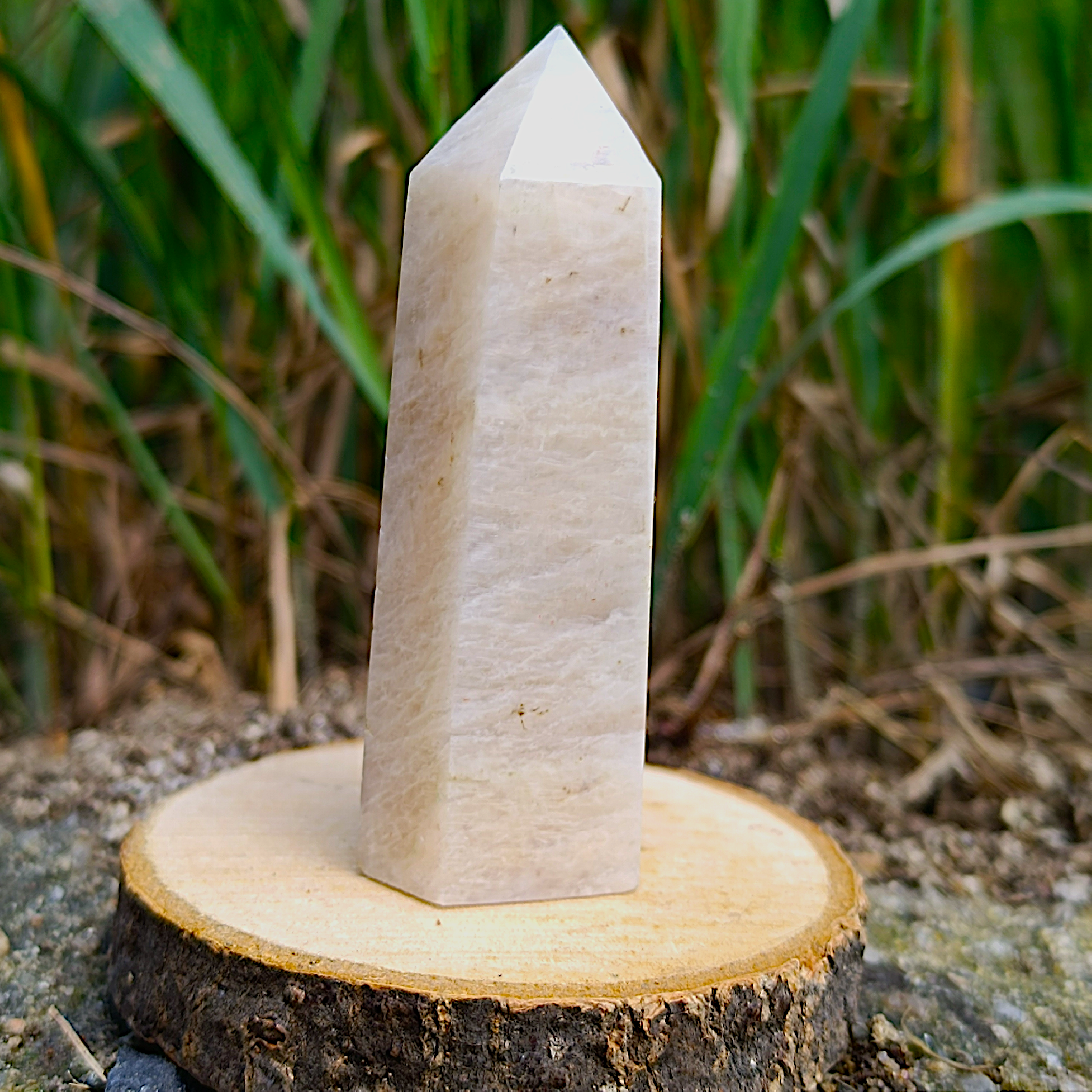 BROSKVOVÝ MĚSÍČNÍ KÁMEN obelisk č.4 45,7g