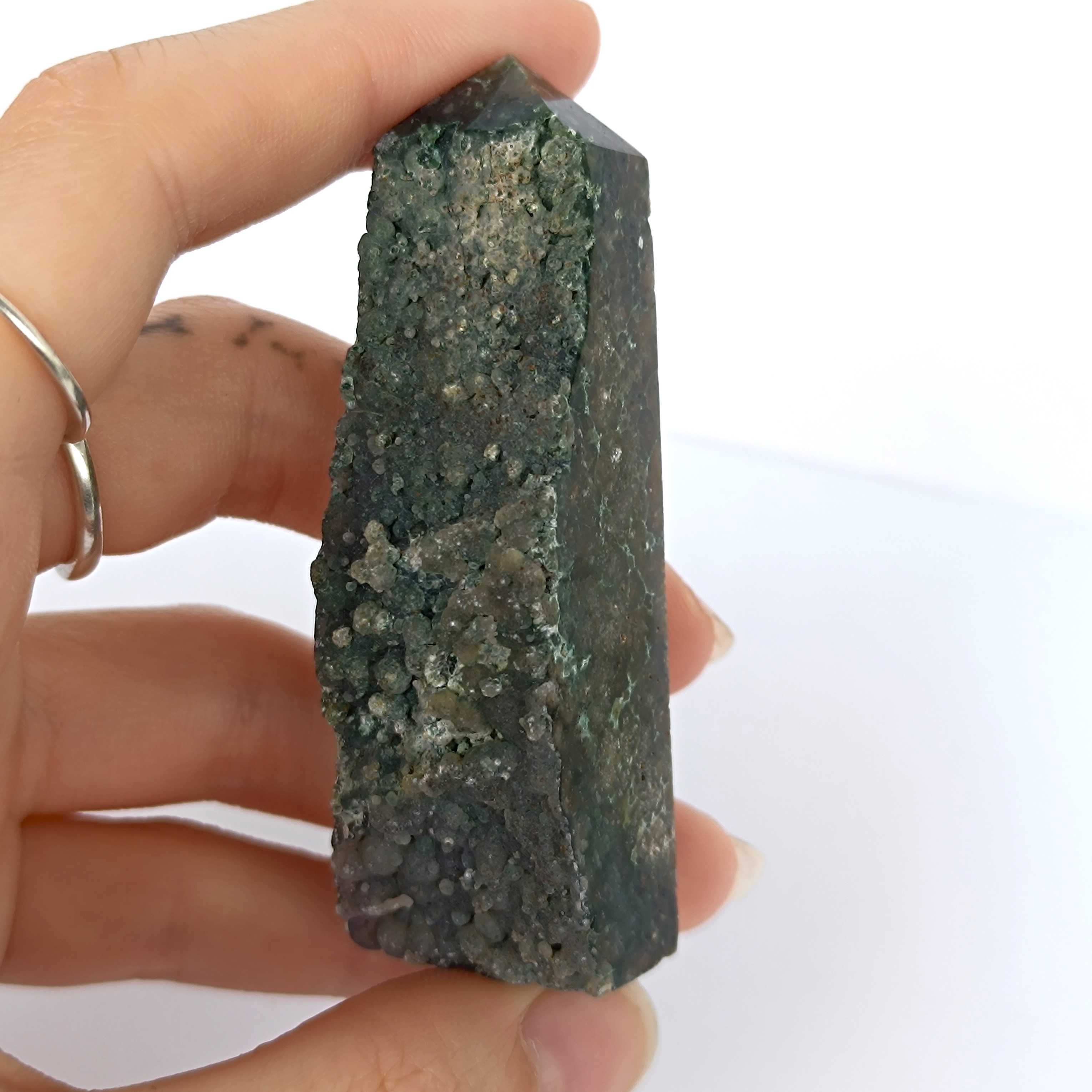 ACHÁT HROZNOVÝ obelisk polosurový č.17 56,9g