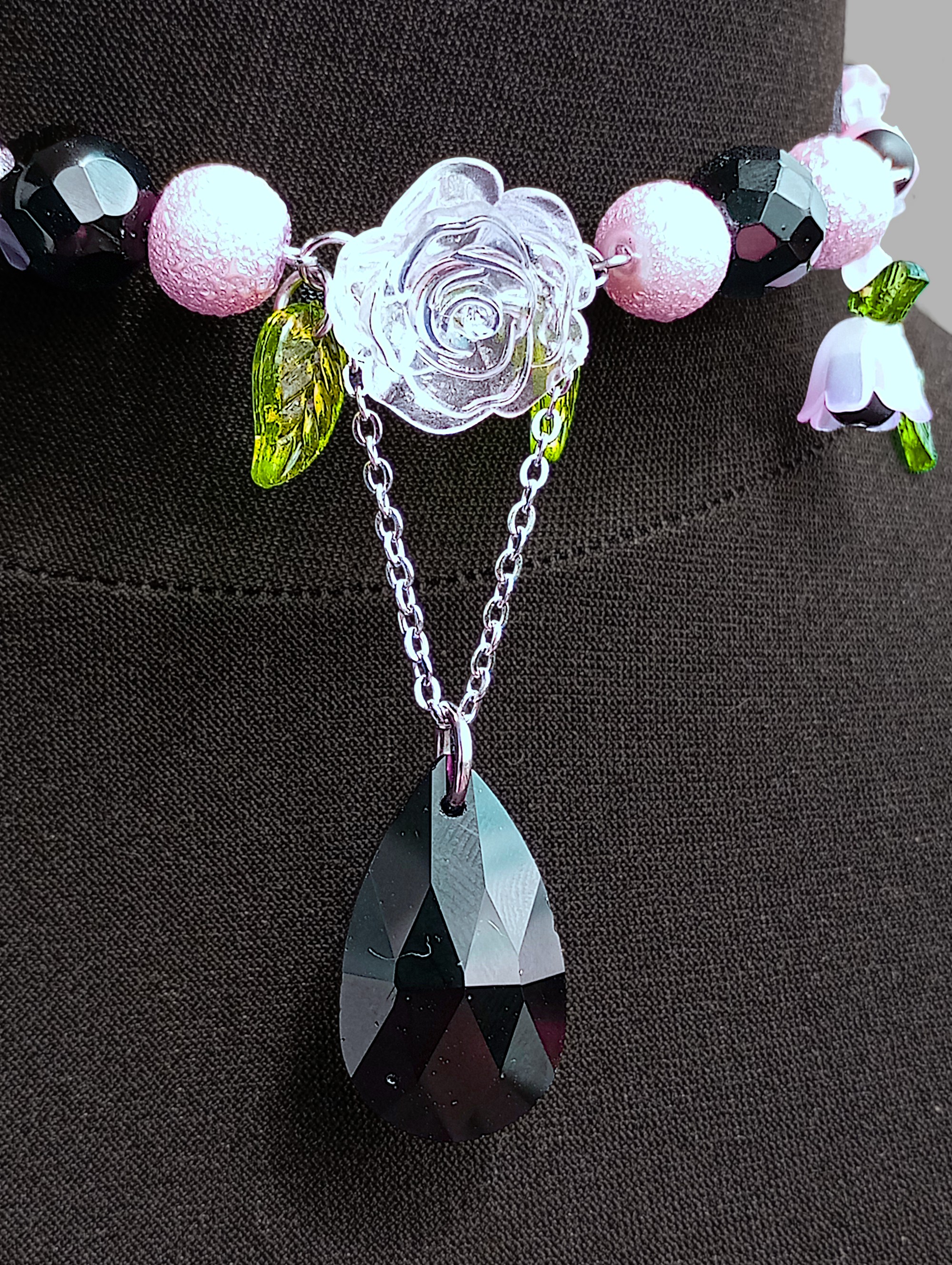 NÁHRDELNÍK "Blush Enchantress" Chirurgická ocel - Růženín