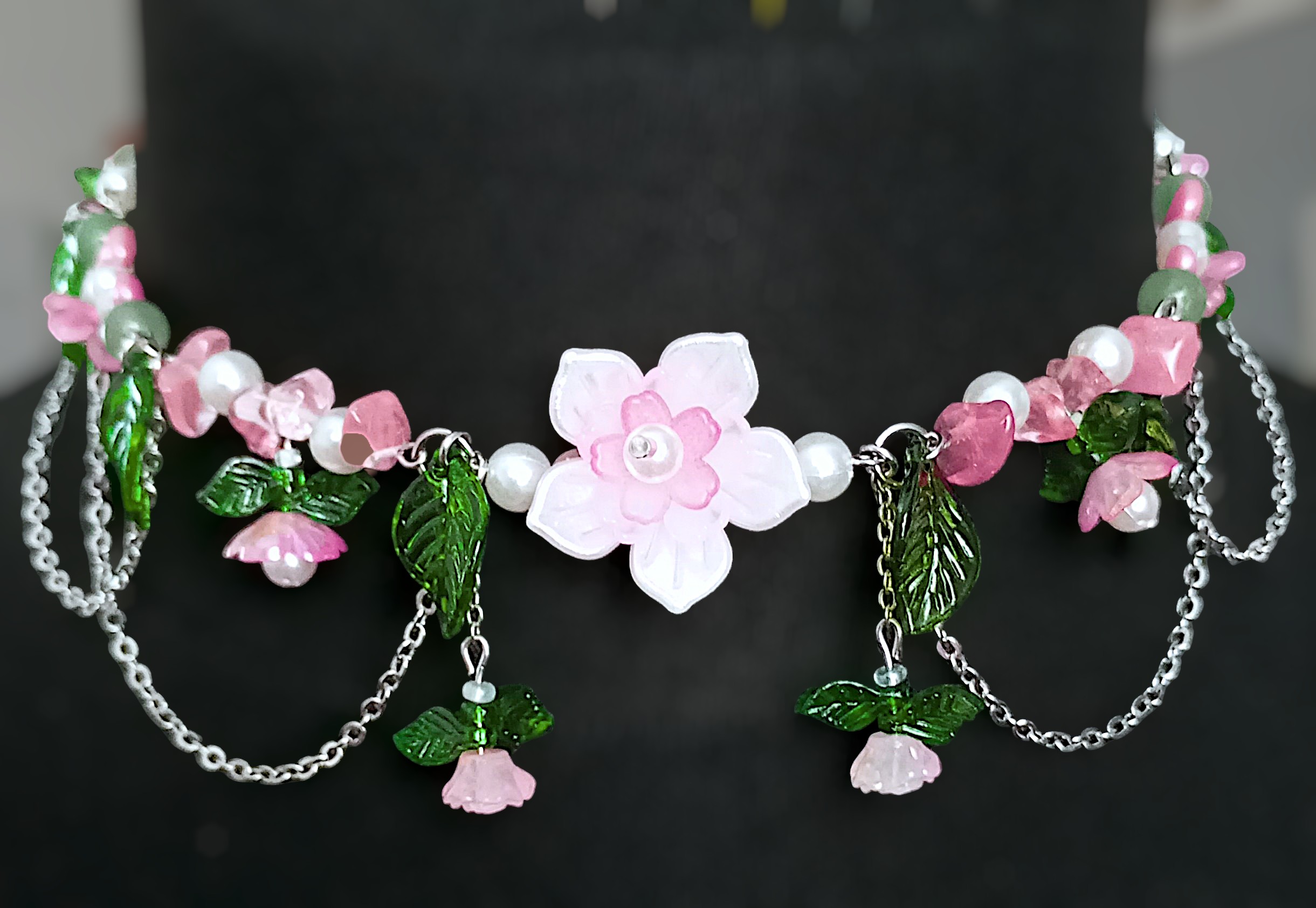 NÁHRDELNÍK "Blush Petal Enchantment" Chirurgická ocel - Růžový obsidián, zelený Avanturín