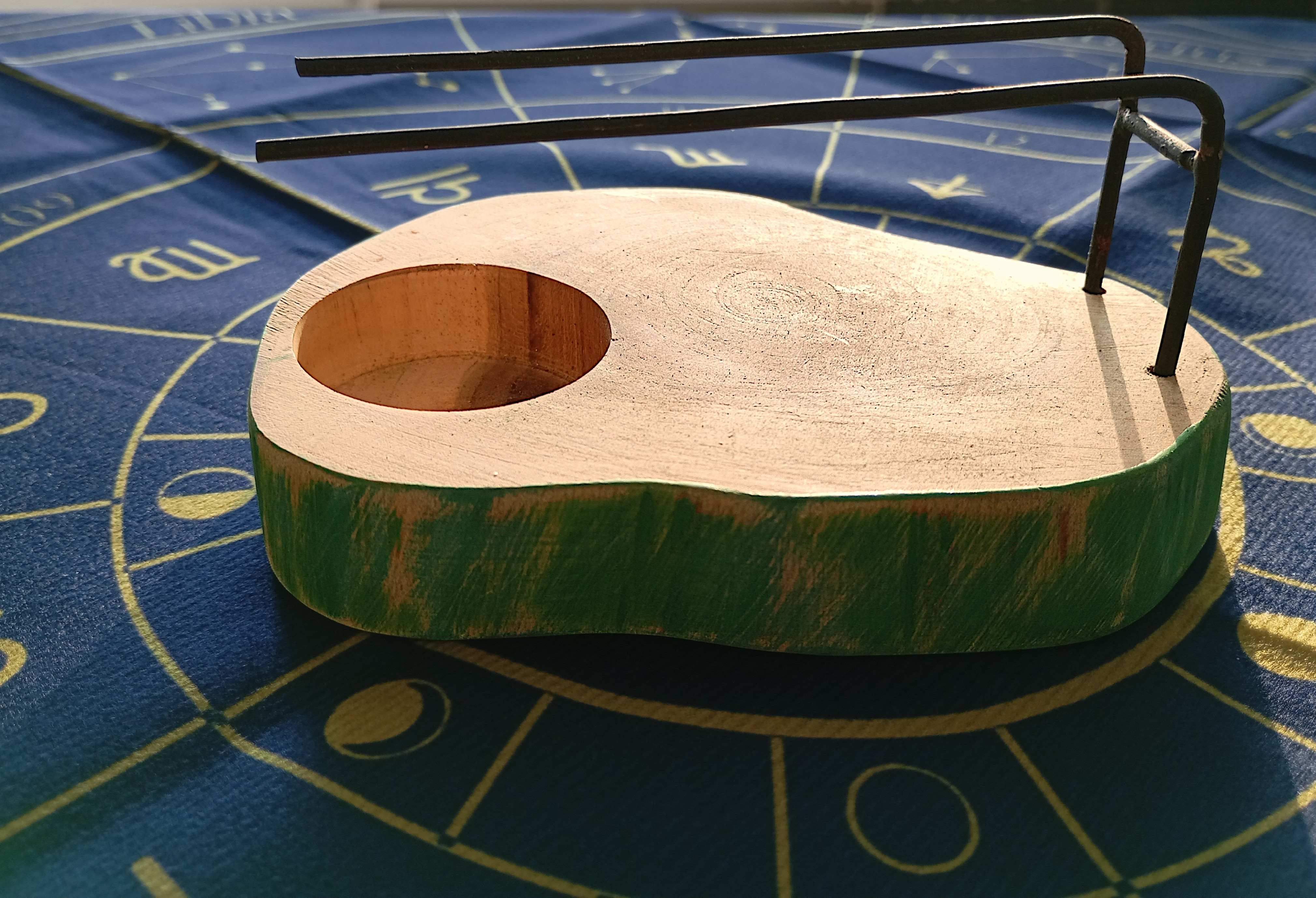 Designový stojan na Palo Santo – Přírodní dřevo Gamal zelené